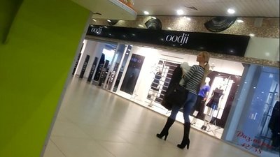 Chick mangatsiaka ao amin'ny fivarotana lehibe.